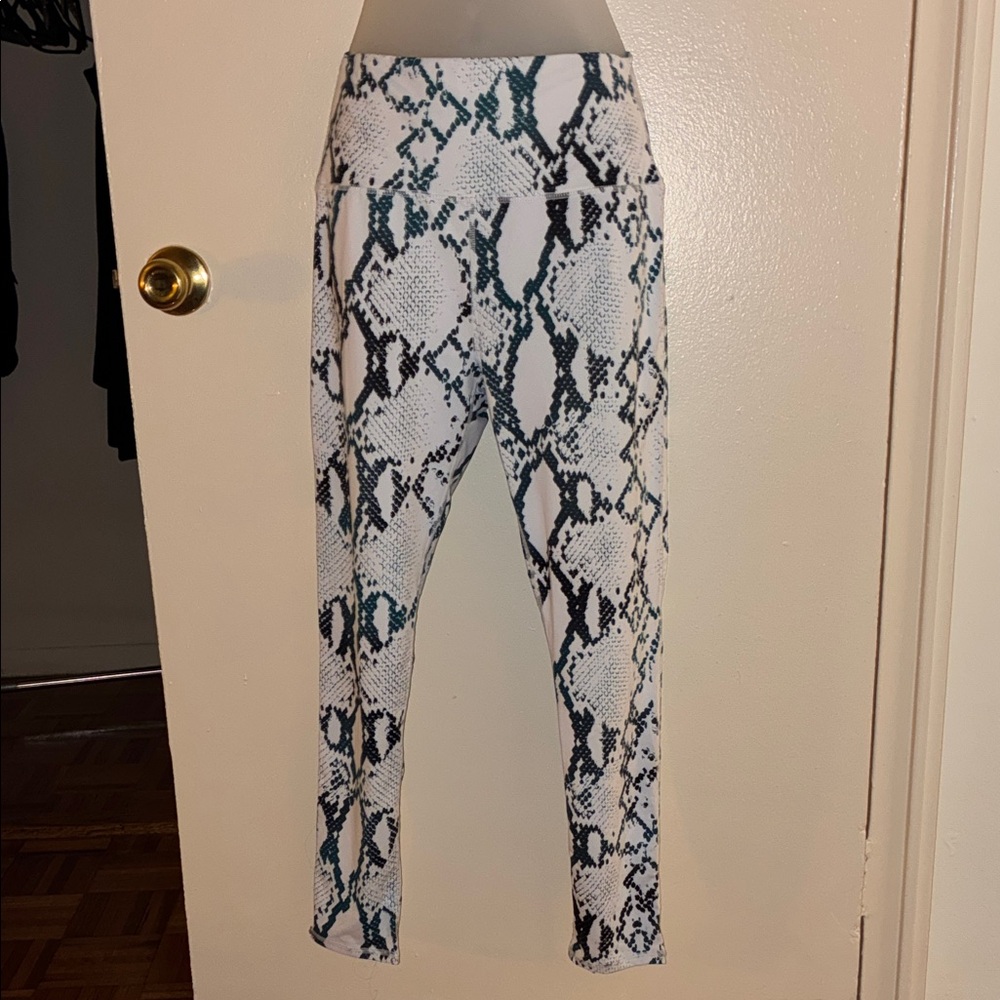 Snake Print Set - Picture 5 of 6